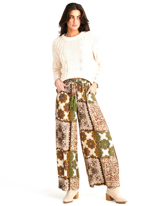 Our Paisley Pants from Talisman are free flowing in style and comfort, featuring the earthy colours of Autumn