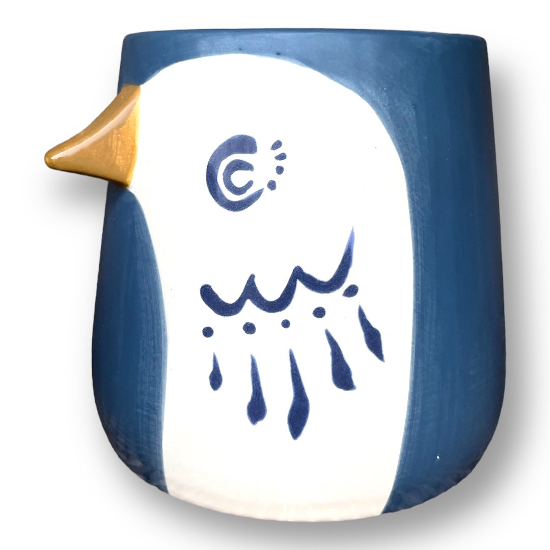 Planter/vase with 3D design of white bird